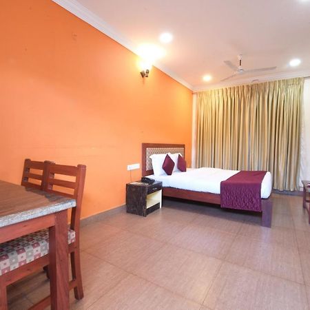 King Park Hotel Пондичери Екстериор снимка