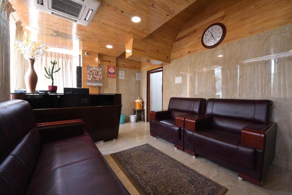 King Park Hotel Пондичери Екстериор снимка