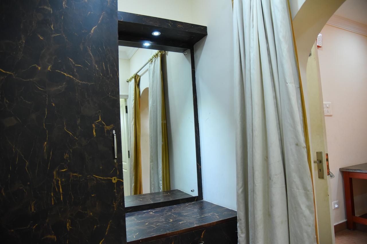 King Park Hotel Пондичери Екстериор снимка