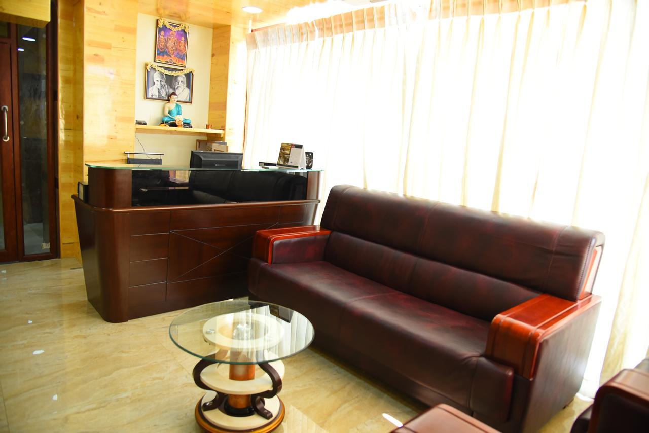 King Park Hotel Пондичери Екстериор снимка