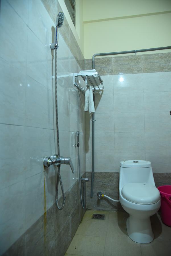 King Park Hotel Пондичери Екстериор снимка