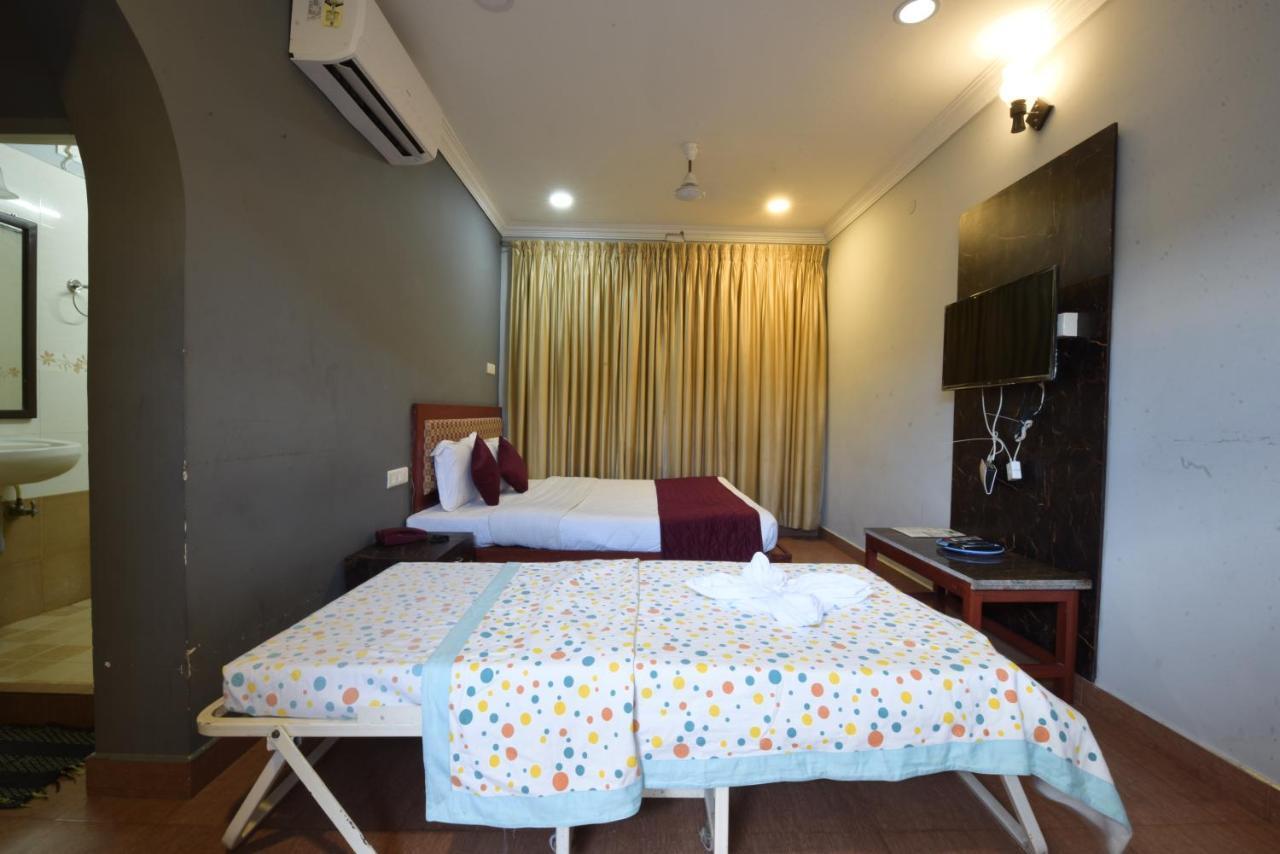 King Park Hotel Пондичери Екстериор снимка
